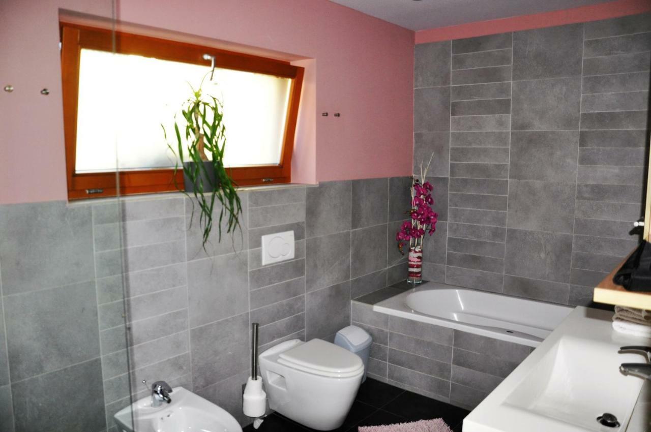 Apartma Rosa Spodnji Otok Bagian luar foto